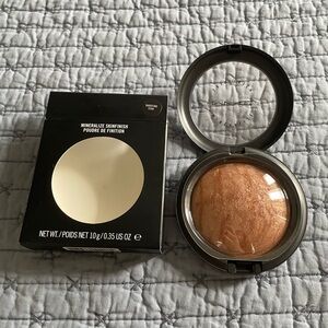 MAC RARE MINERALIZE SKINFINISH SHOOTING STAR NIB